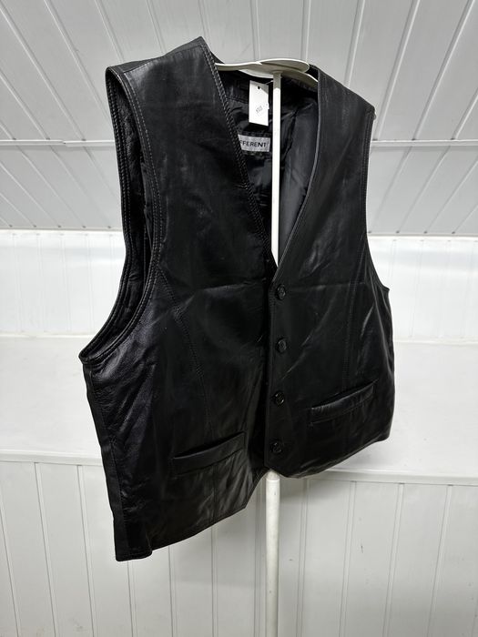 Vesta moto de piele M nouă  marca Different