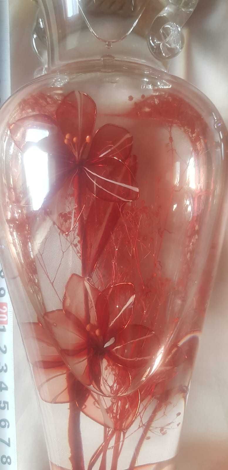 vaza cu decoratiune de sticla