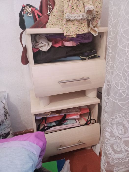 Продам тумбочки     9832