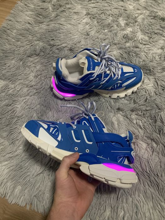 Balenciaga track led