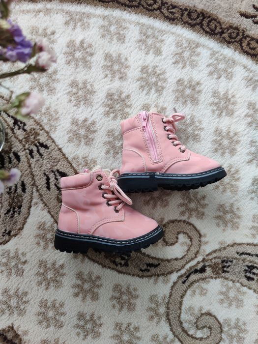 Vând ghetuțe fetițe și băieți