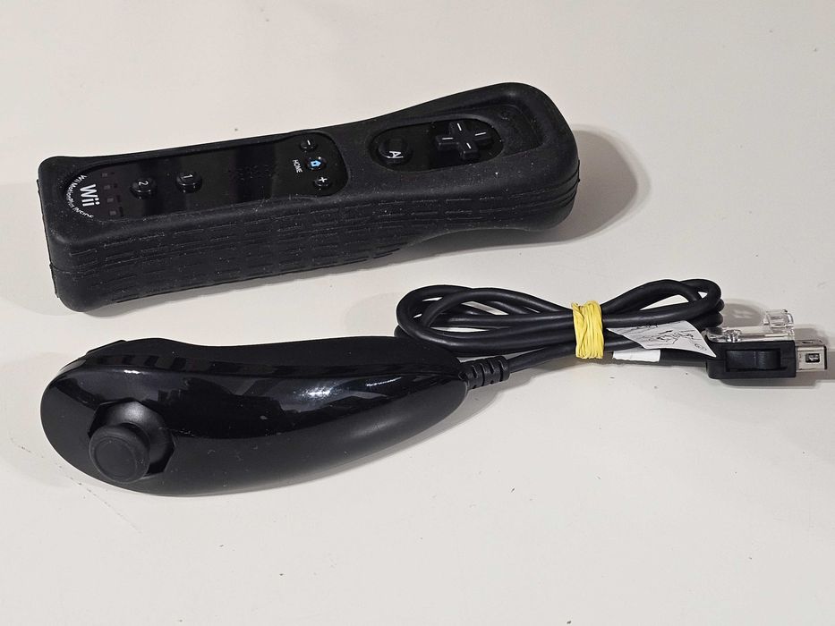 Nintendo Wiimote negru Motionplus Inside cu Nunchuck si husa colectie