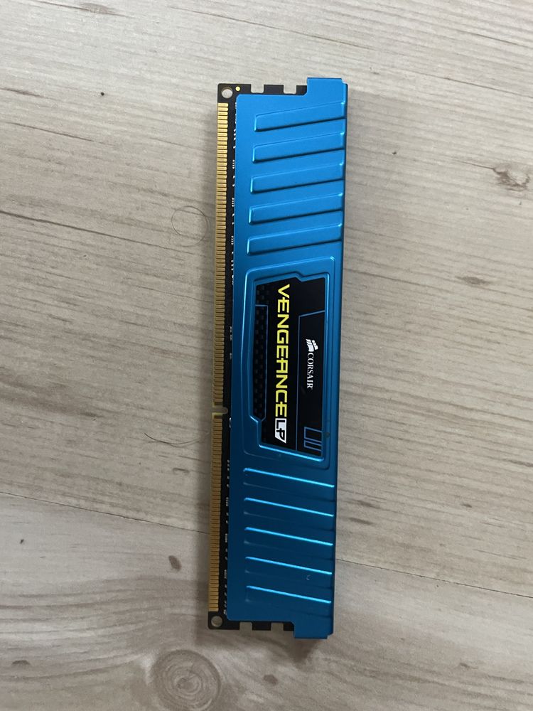 Memorie ram 4 gb corsair