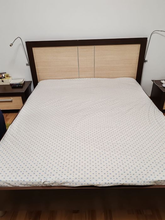 Set dormitor  conține pat + saltea 180/200.,noptiere +masă de toaleta