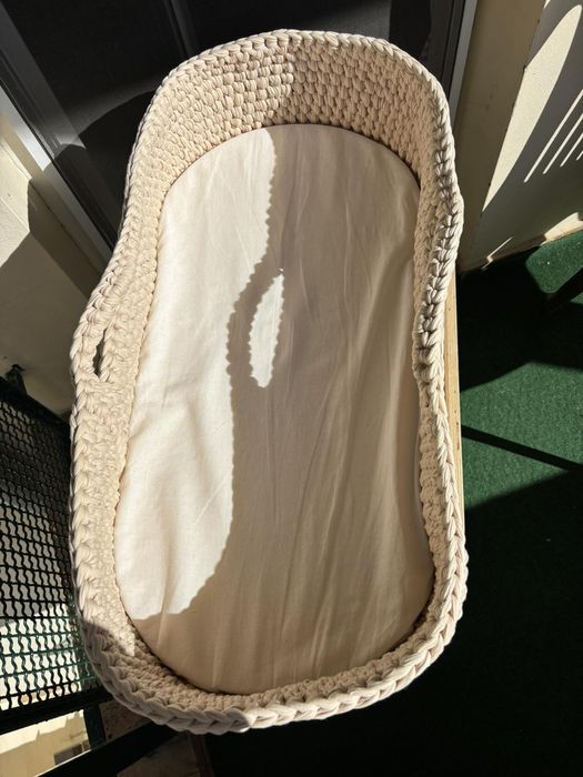 Плетен кош за бебе