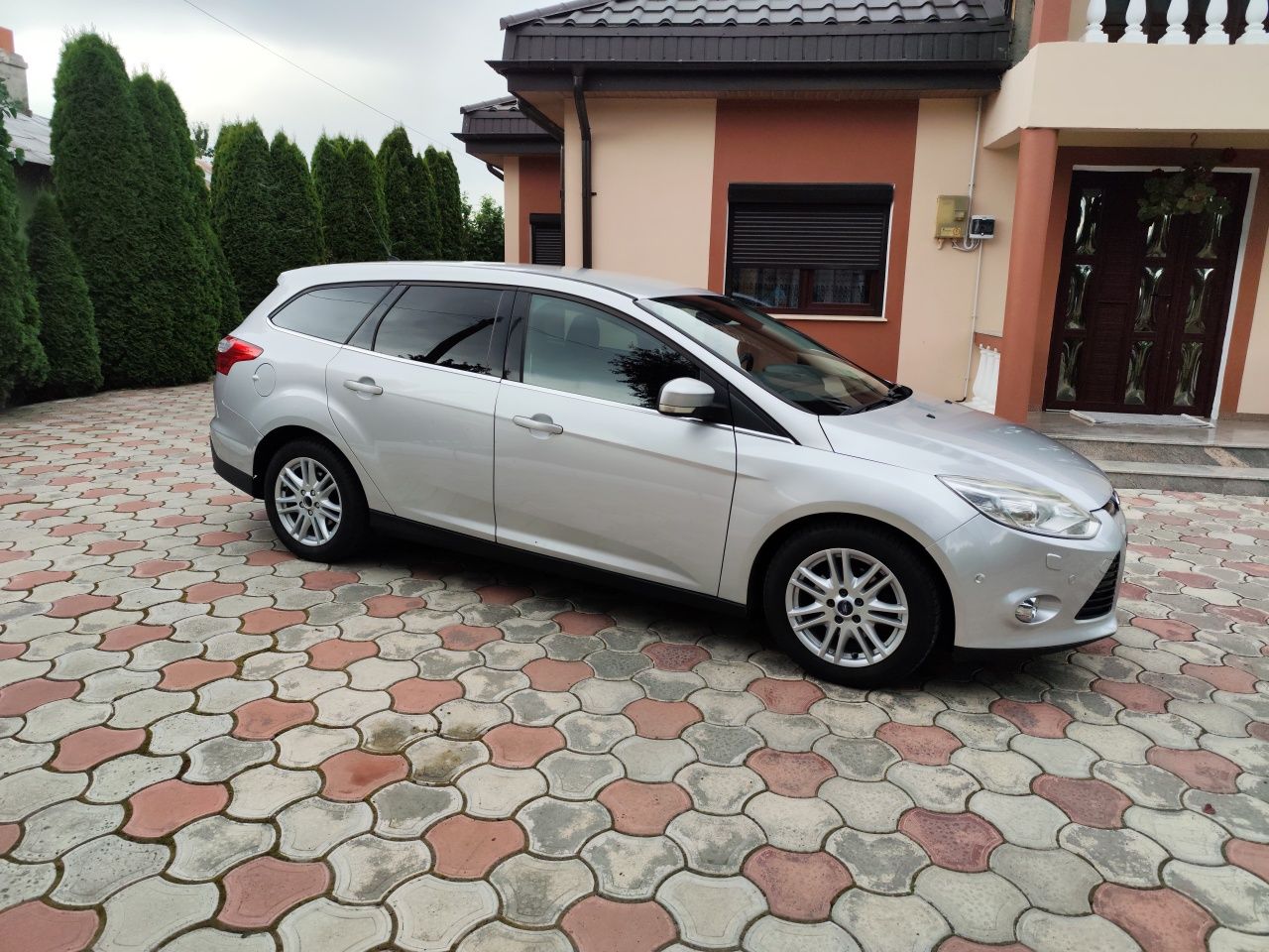 Ford Focus.         .