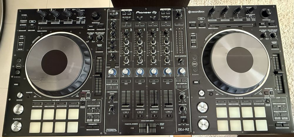 Продавам Pioneer DDJ RZ