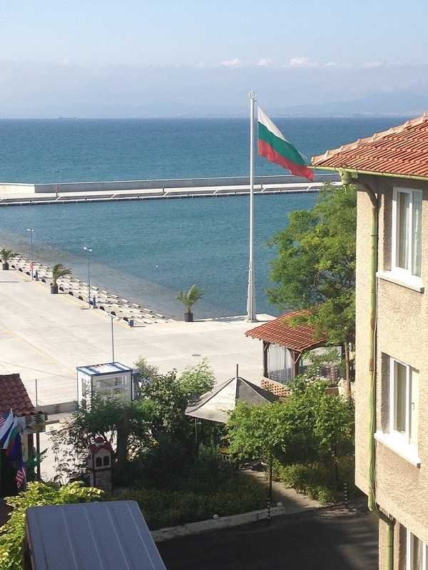 Апартамент в Поморие за лятна почивка, Дом Камови