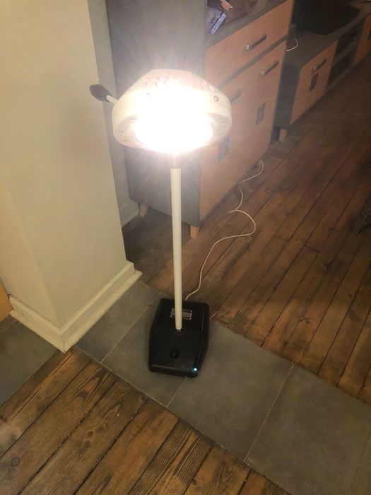 Стара медицинска лампа