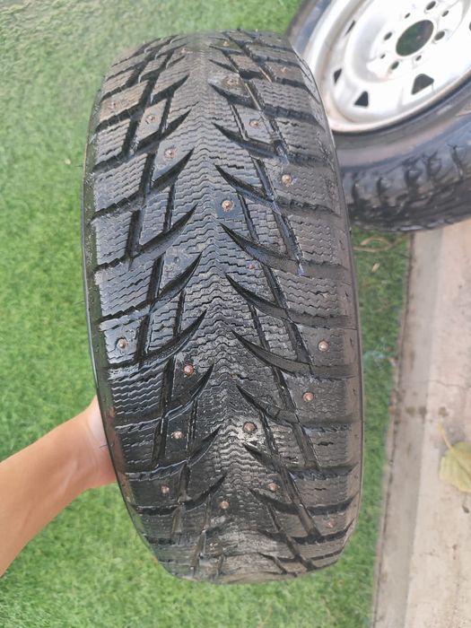 Продам зимние шины ,R14 на шипах