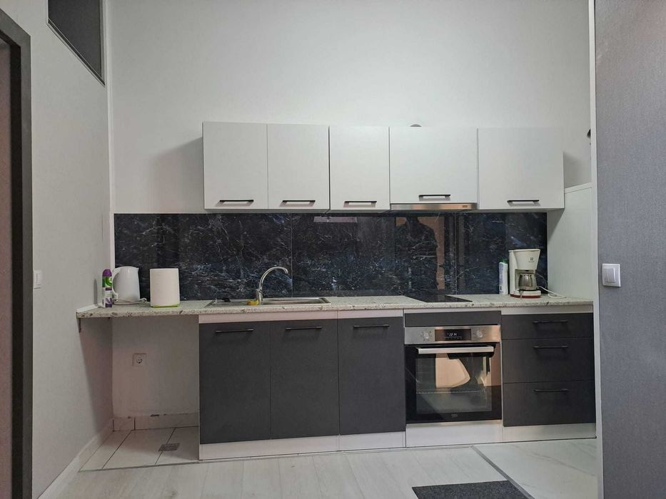 Super oferta. Locuinta la casa. Curte comuna. Piata Abator