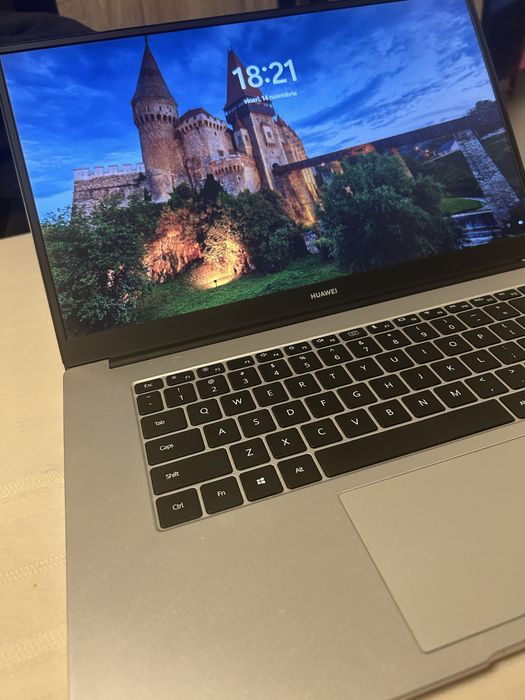 Vand leptop HUAWEI sau schimb cu un laptop de gaming