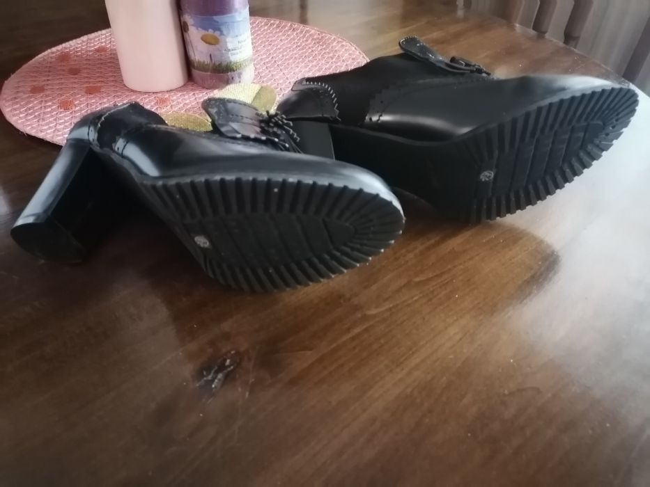 Дамски затворени обувки