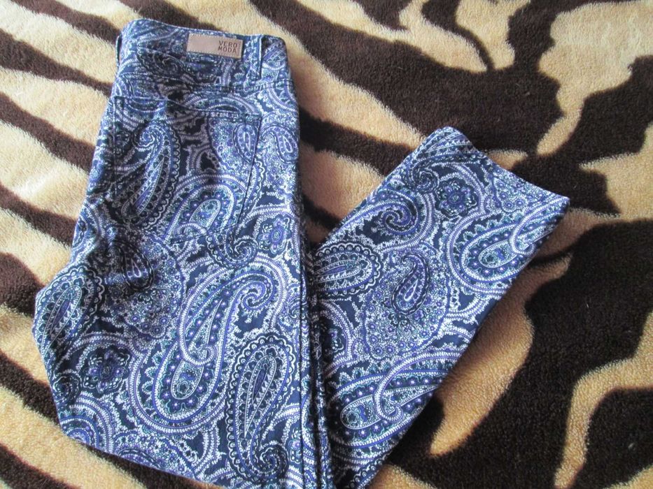 jeans Vero Moda cu model