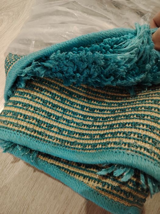 Продам ковер бирюзового цвета!