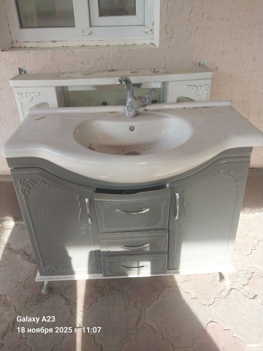 Умавалник бар айнасымен