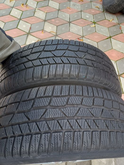 Vând 2 anvelope de iarna 225 50 r18 CONTINENTAL foarte bune