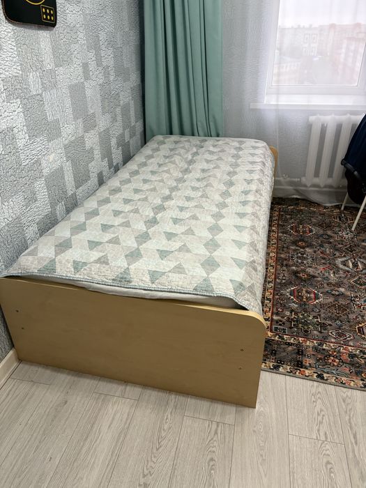 Продам кровать с матрасом