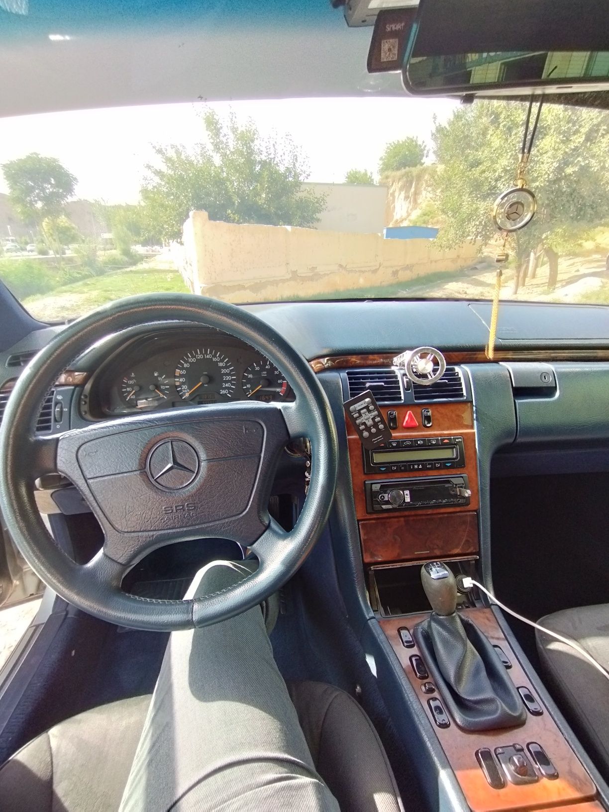 Mercedes benz 210 srochno!