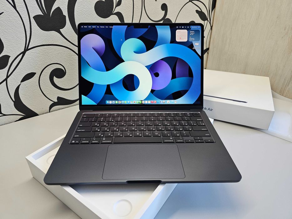 ПРОДАМ Macbook Air 13" inch M4 (16GB/256GB). Практический НОВОЕ 100%