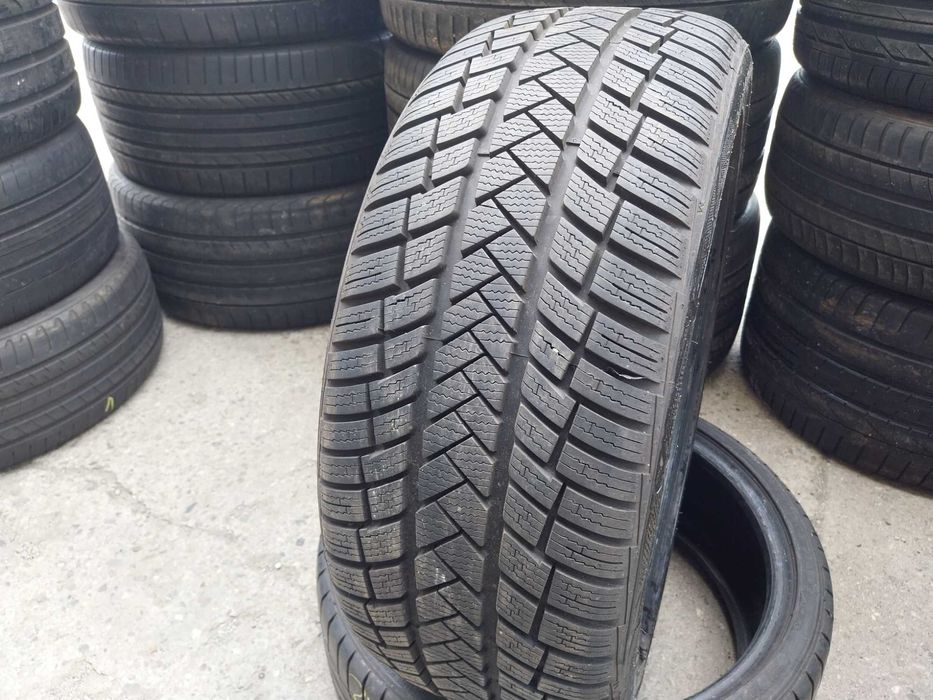 1xAnvelopa second iarna 225 45 R18 Vredestein 2020 8mm