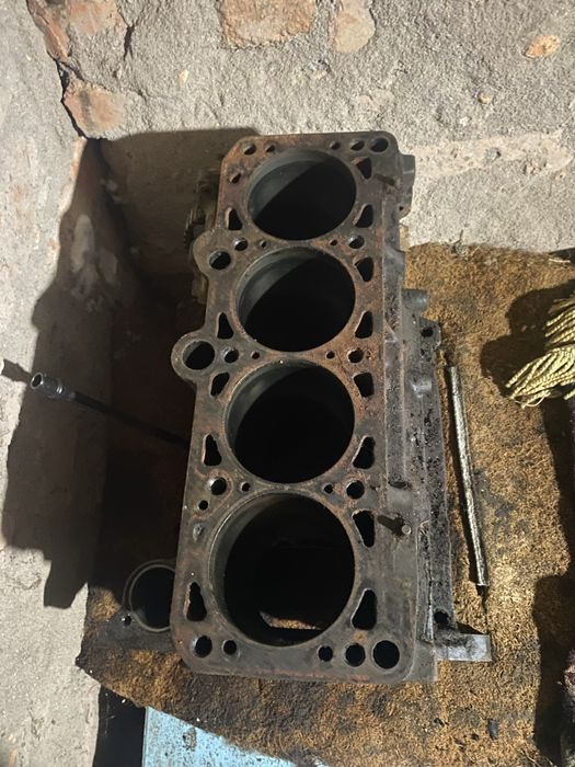 Продам 2 разобраных двигателя ауди 80 б4 2.0