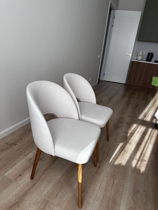 Стулья в количестве 2 штук