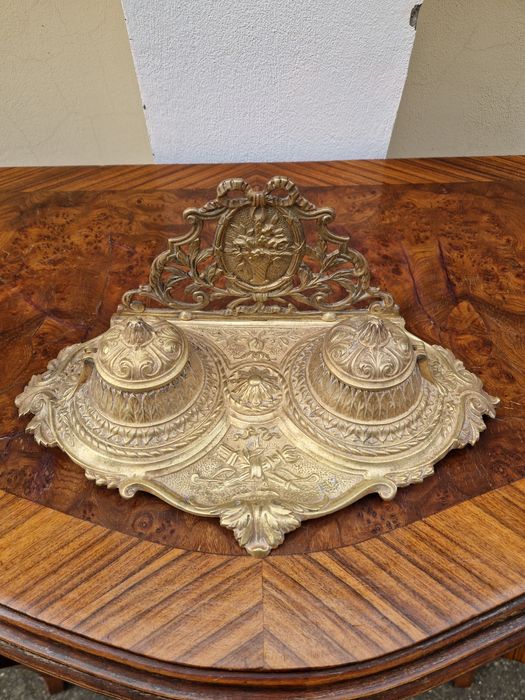 Прекрасна антикварна колекционерска английска бронзова мастилница