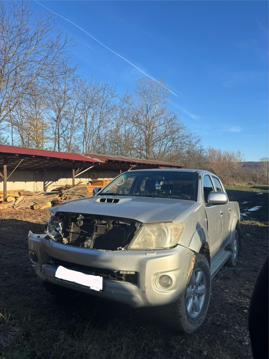 Toyota hilux avariată