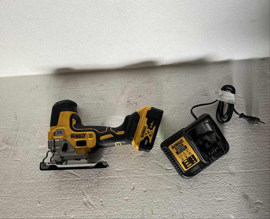 Fierastrau soricel Pendular Dewalt DCS335 Brushless 18V 5Ah
