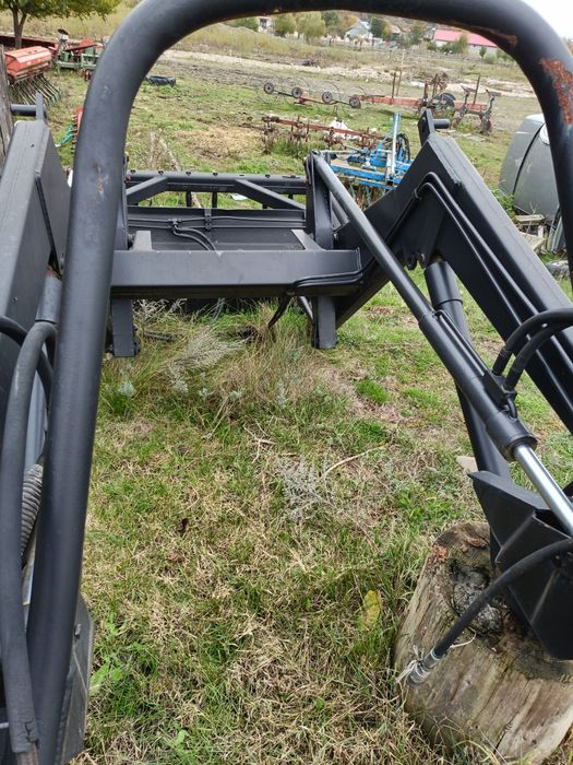 Încarcator frontal tractor