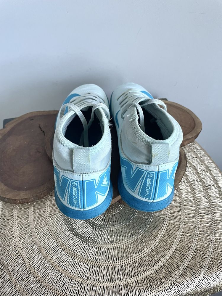 Футболни обувки Nike -  номер 33,5