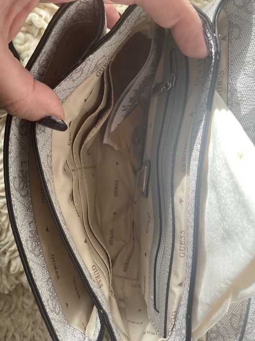 Дамска чанта Guess