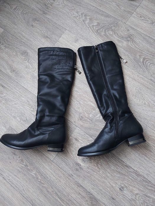 продам зимние женские сапоги