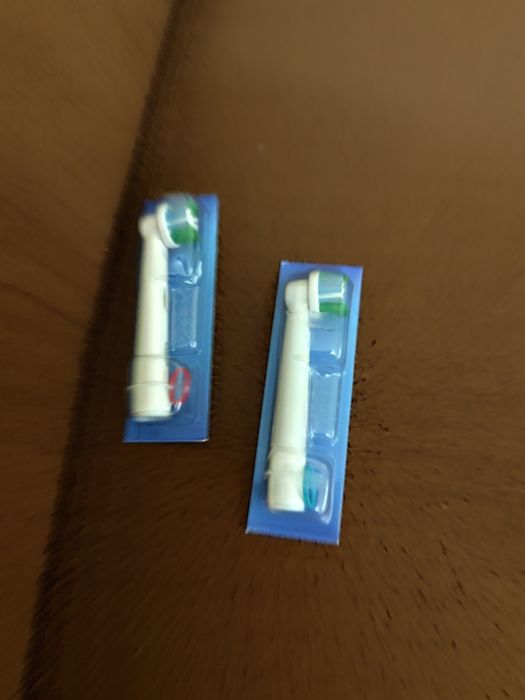 Periuța electrica cu acumulator și încărcător wireless OraL B