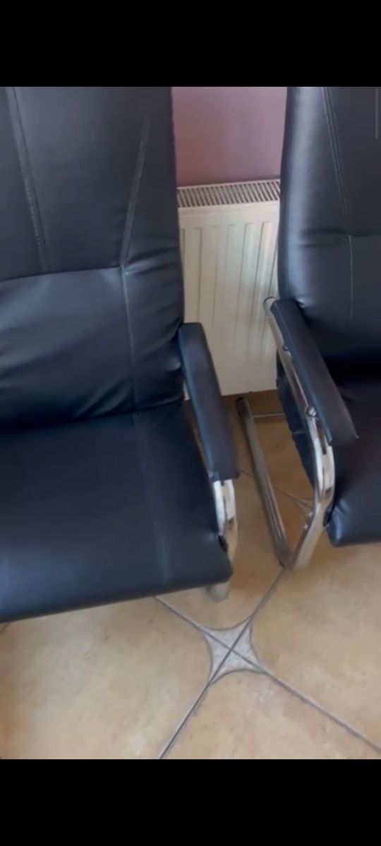 Vând urgent 2 scaune(fotolii) așteptare se vând doar împreună