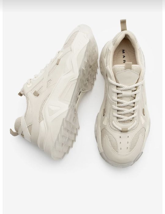 Бежови маратонки