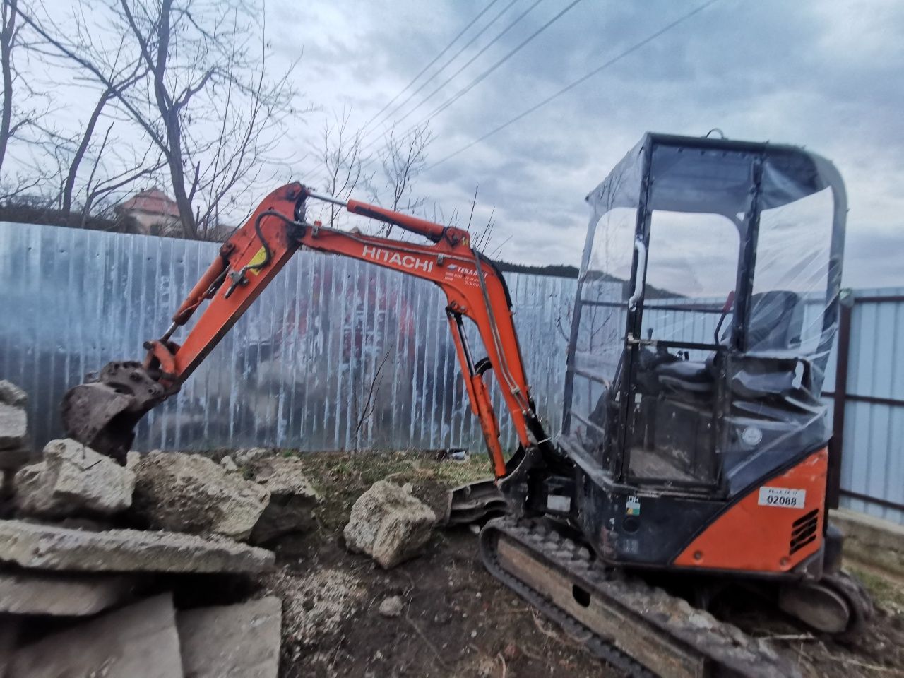 Închiriez miniexcavator