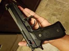 Pistol Airsoft Beretta 90TWO/M9 Full Metal 4,4j Co2 Neletal