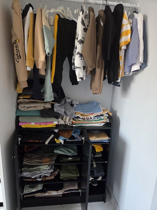 Vând haine de bebeluși 2 ani