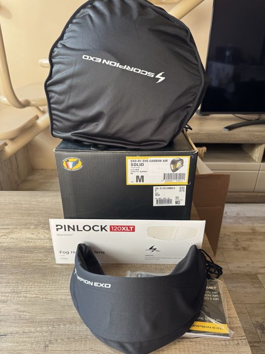 Каска Scorpion exo R1 evo carbon нова, размер M