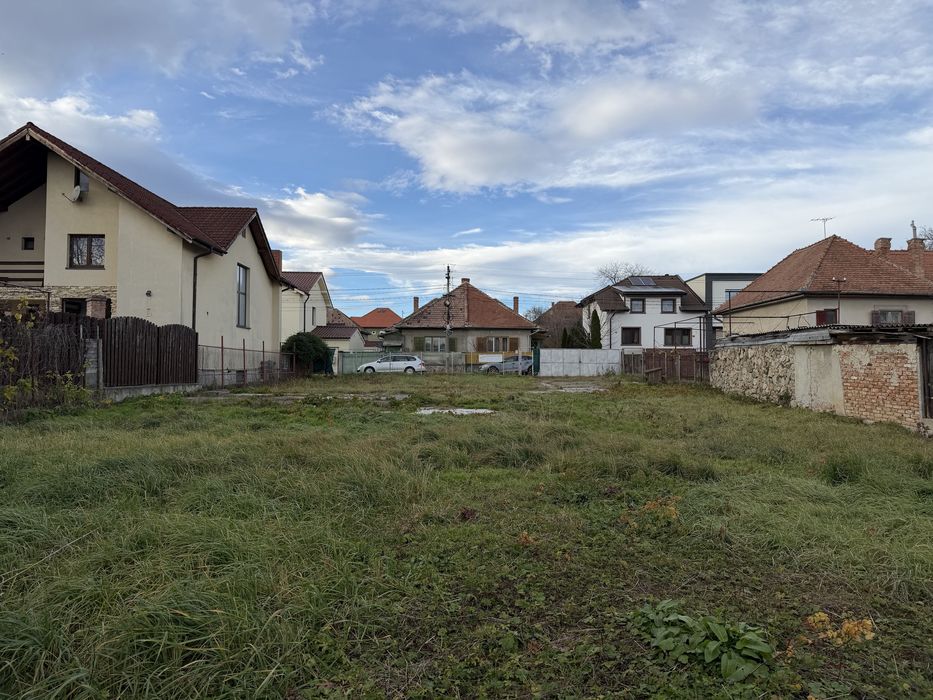 Teren Intravilan  900mp central str Eroilor