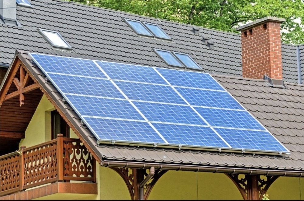 Sistem fotovoltaic producere energie electrica independent  pe baterii