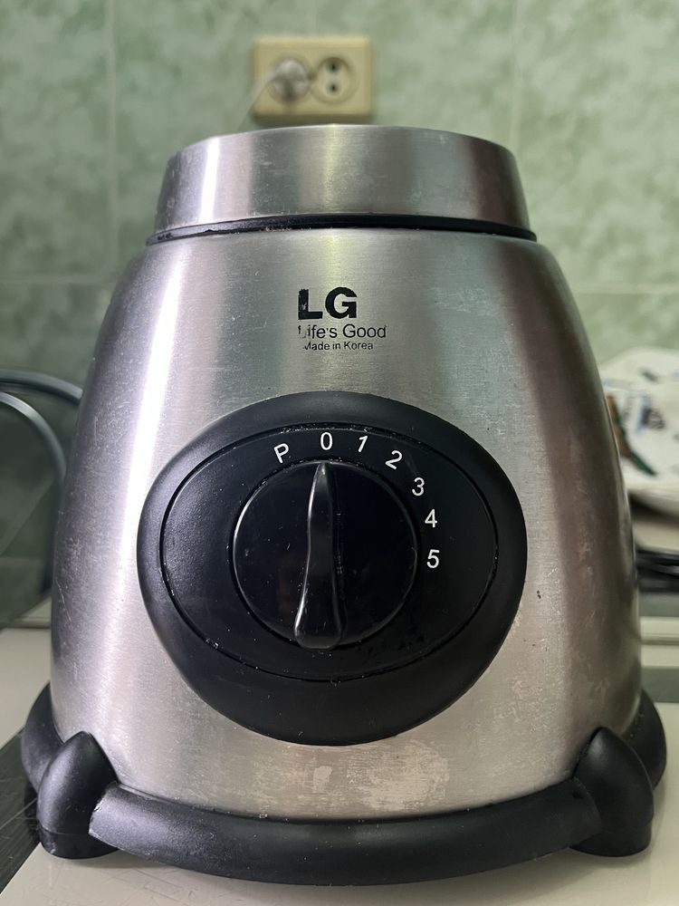 Продам блендер  LG б/у низ от блендера