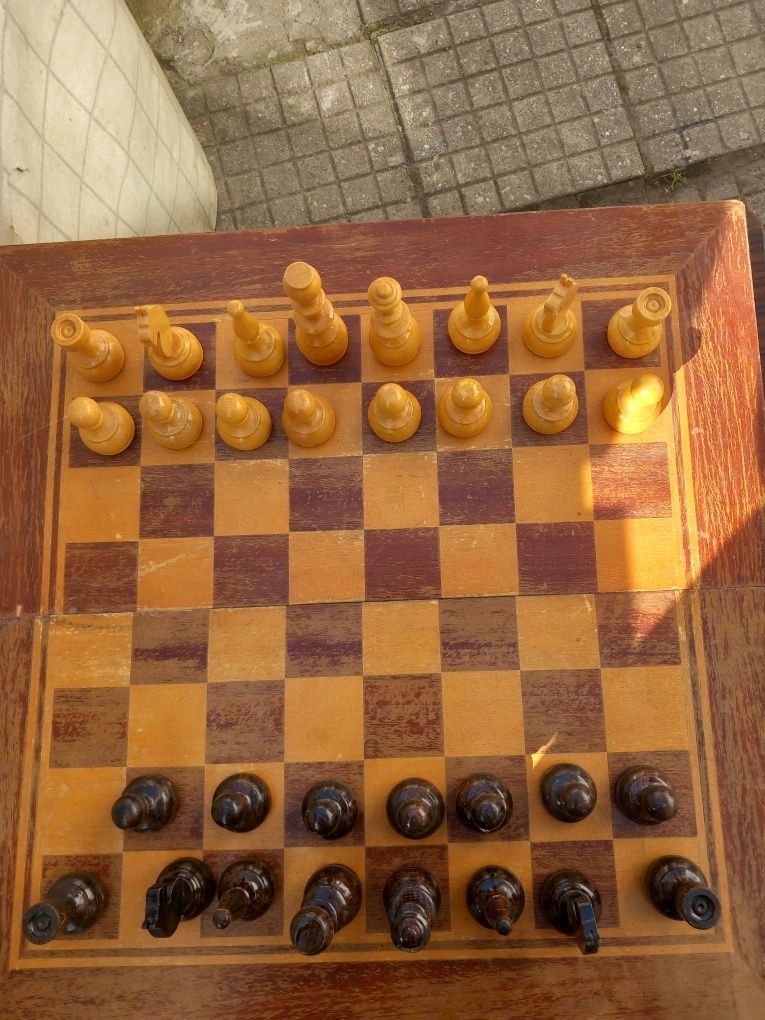 Стар  дървен шах