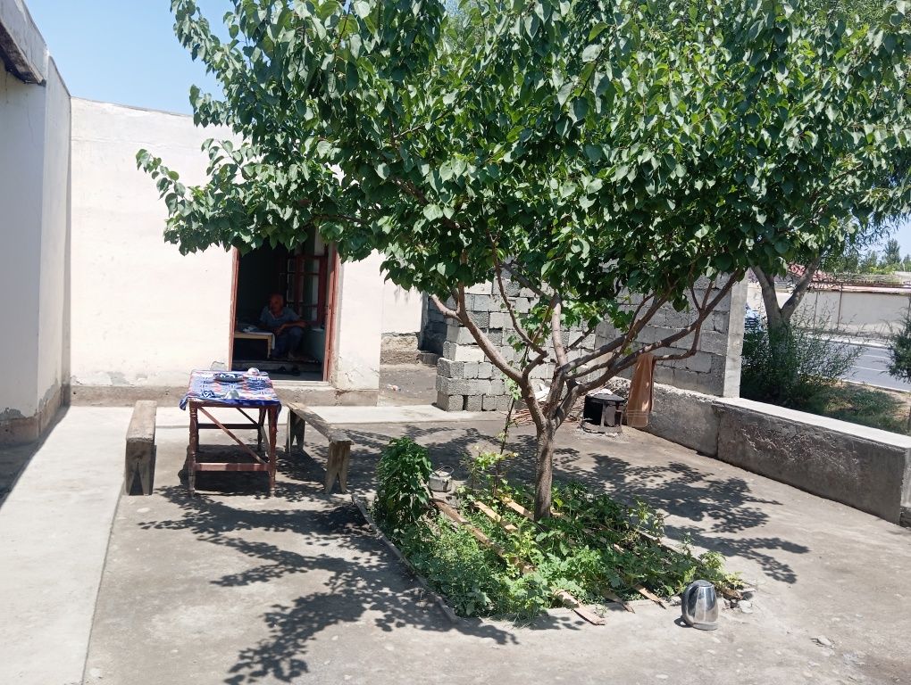 Katta yoʻl boyida joylashgan 2 soth 2 honali (choyhona)