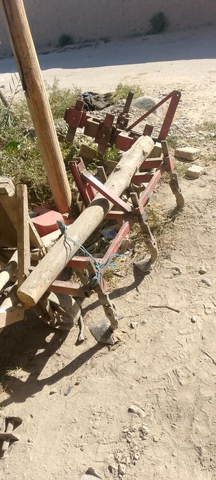 taraktor yuribturibdi