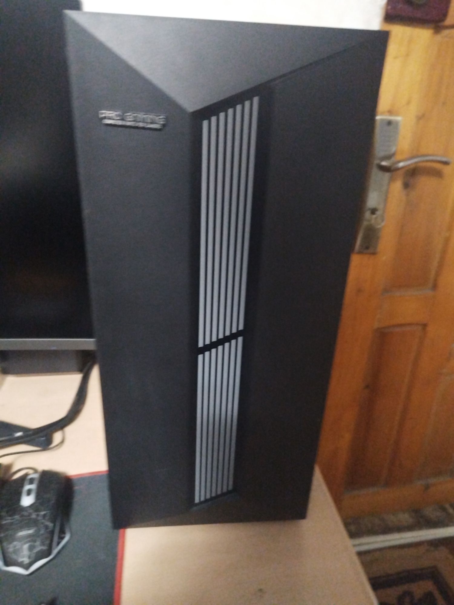 Carcasa pc pro gaming