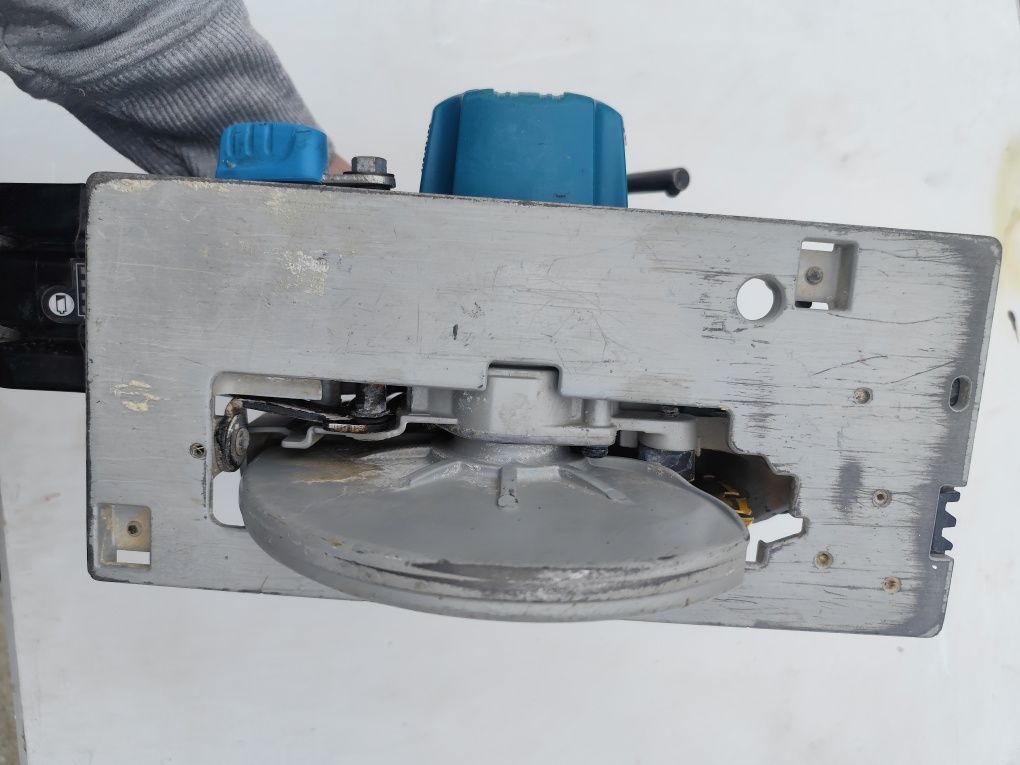 Безчетков акумулаторен ръчен циркуляр Макита Makita DHS680 + 5Ah