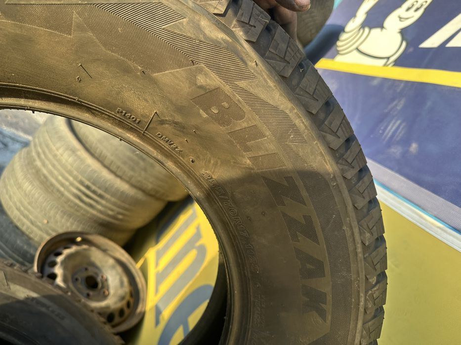 255/70/17-Bridgestone